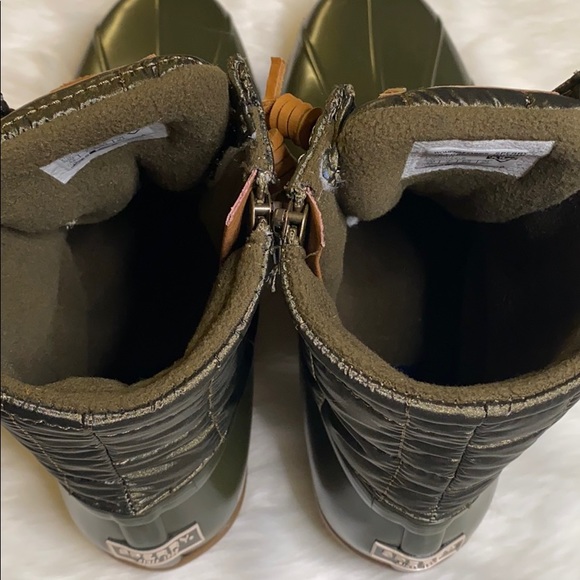 BRAND NEW: Women's Saltwater Nylon Quilt Rain Boot - Picture 6 of 9